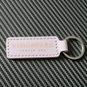 Personalisierter Schlüsselanhänger aus Kunstleder mit Lasergravur