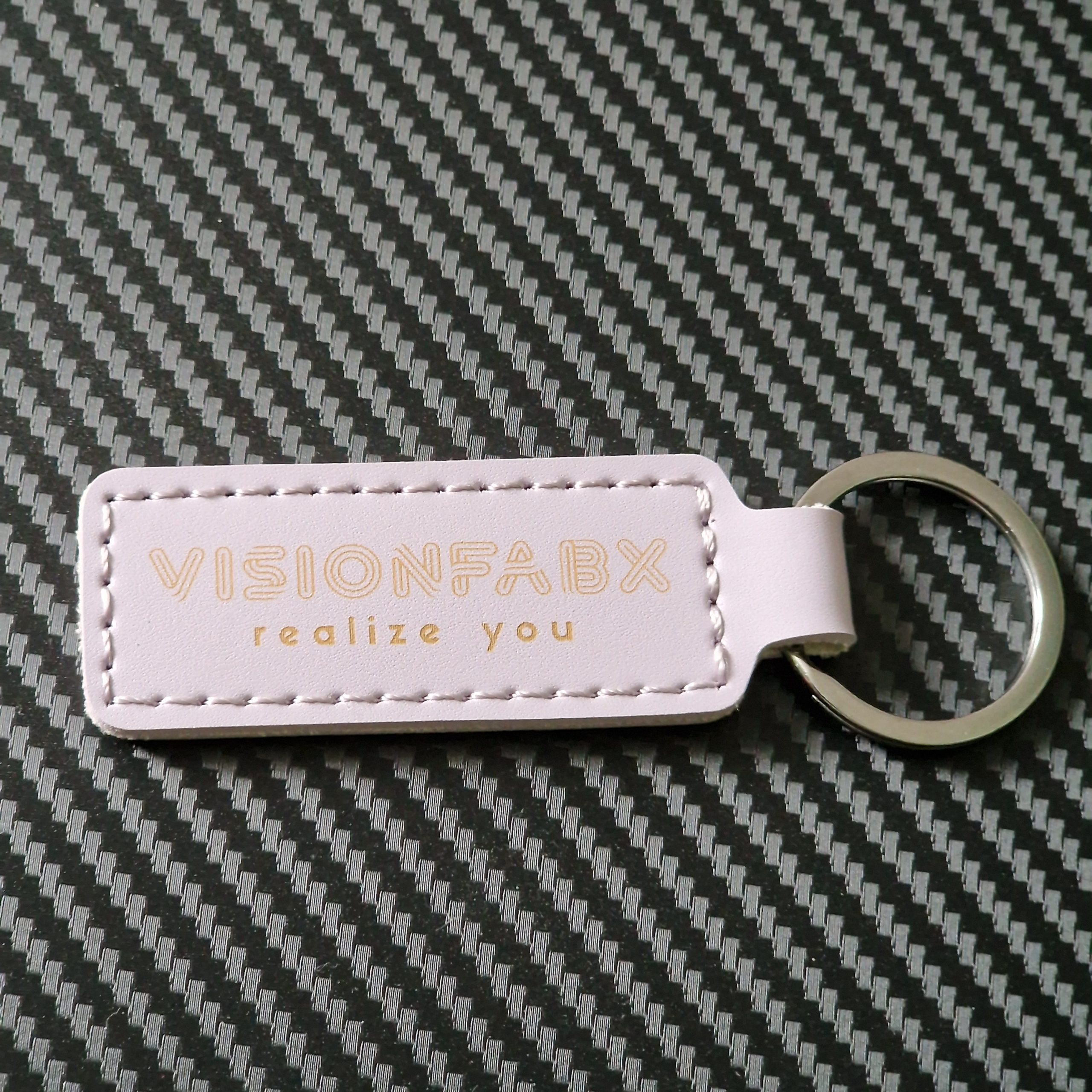 Personalisierter Schlüsselanhänger aus Kunstleder mit Lasergravur