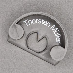 Personalisierter Snooker-Ballmarker in Schwarz mit weißem Schriftzug „Thorsten Müller“